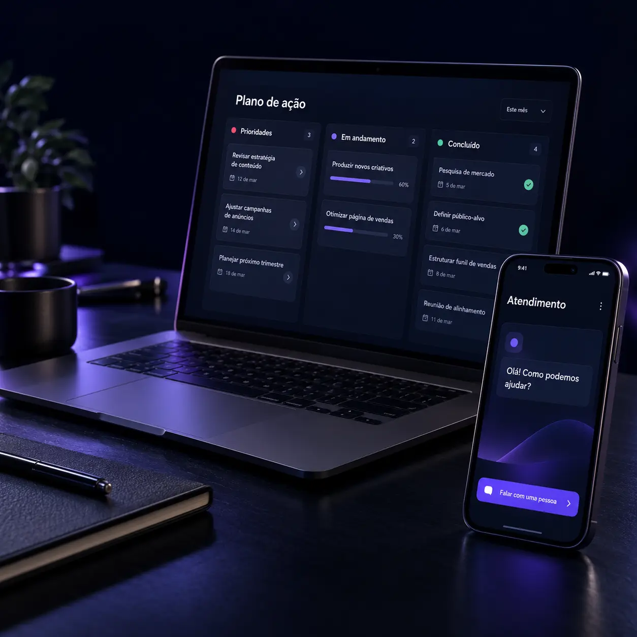 Computador com plano de ação e celular com atendimento, em português.